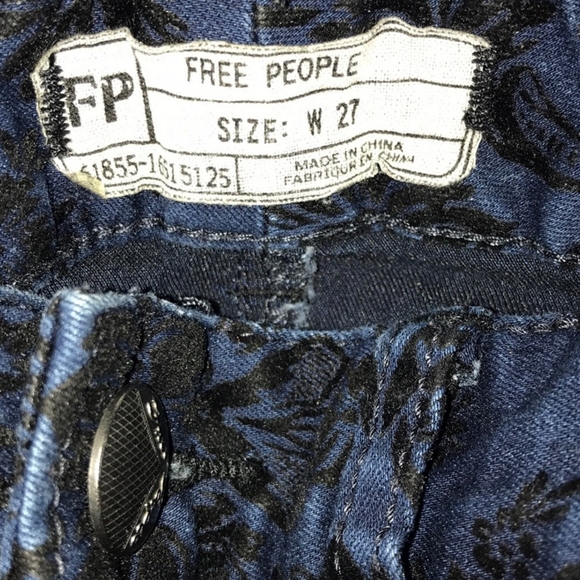 Free People Blue Jeans Black Velvet Detail Streetwear Casual Baddie Size 27 - Picture 4 of 4